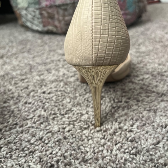 Aldo gold heel shoes - Picture 2 of 3